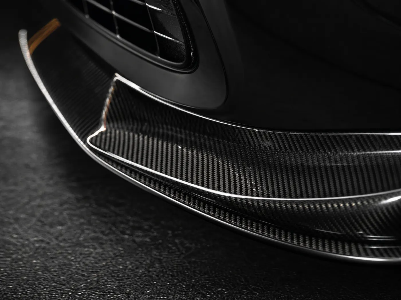 Carbon fiber splitter detail